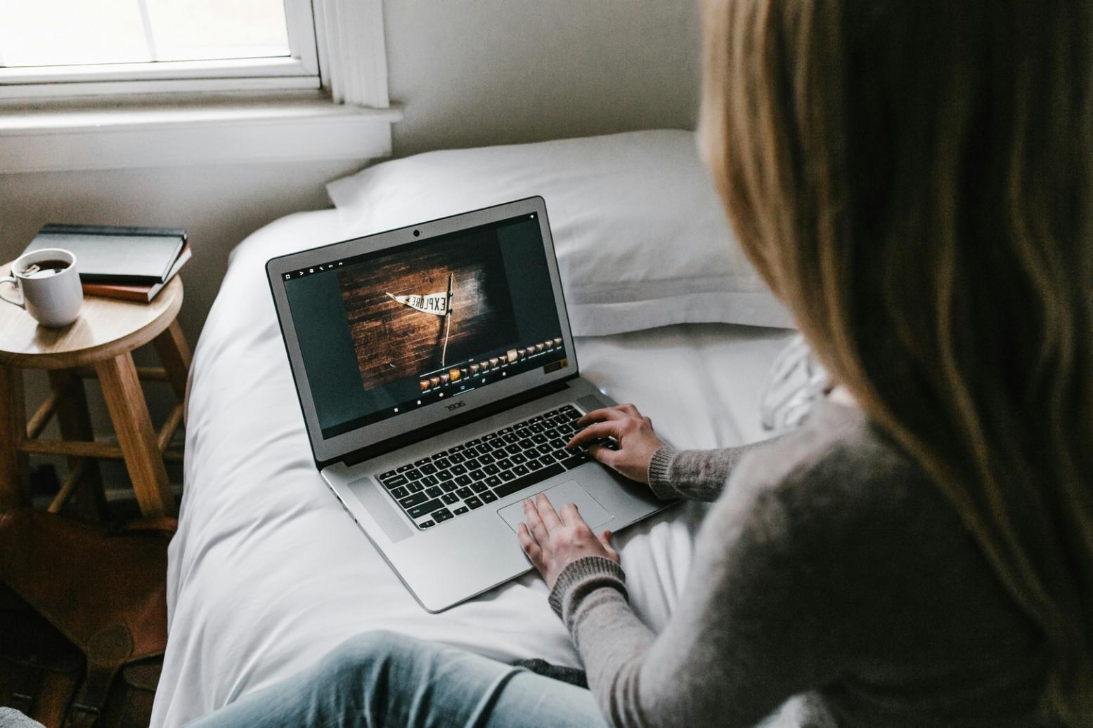 Professioneller Arbeitsbereich mit modernen Analyse-Tools