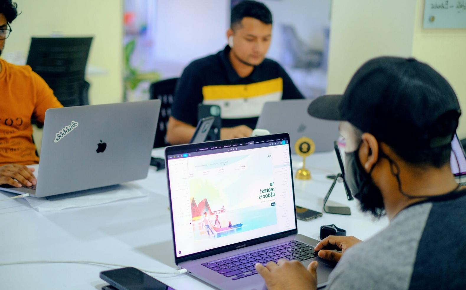 Webinar-Teilnehmer bei der Arbeit